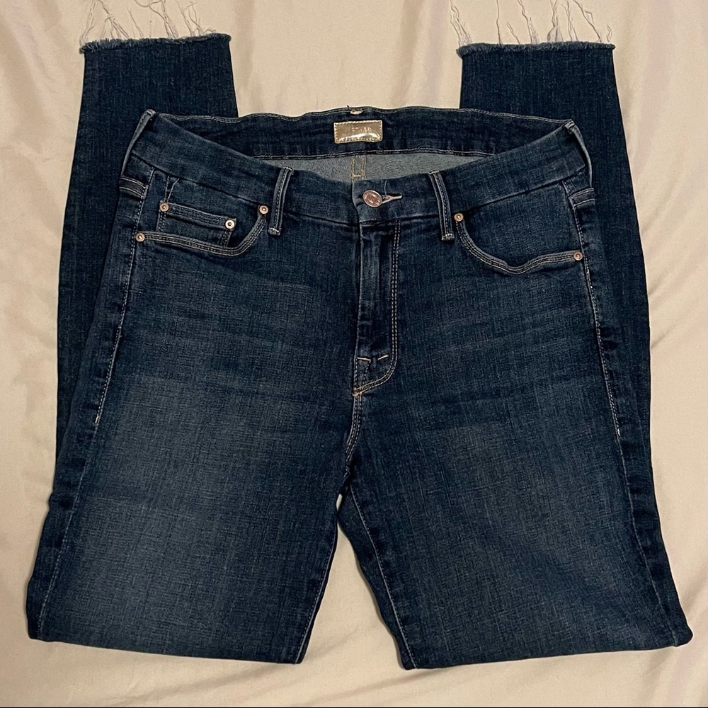 EUC Mother Looker Ankle Fray Sz 29 x 28”